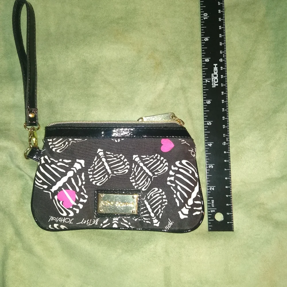 Betsey Johnson Wristlet Ribcage Heart Print EUC Black Patent Leather Trim